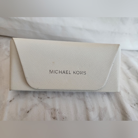 Michael Kors Case and cloth - Picture 3 of 5